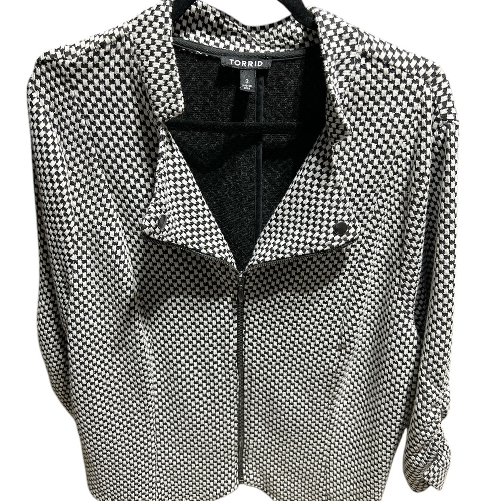 Torrid Black and White Houndstooth Jacket